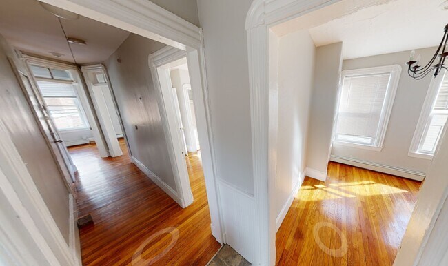 564 Green St, Unit 2A in Cambridge, MA - Building Photo - Building Photo