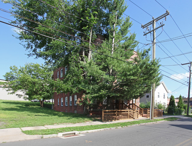 225 Washington St in New Britain, CT - Building Photo - Building Photo