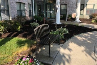 Wyndham Hall Senior in Indianapolis, IN - Foto de edificio - Building Photo