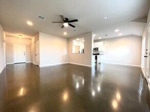 100 W Windmill Way in Robinson, TX - Foto de edificio - Building Photo