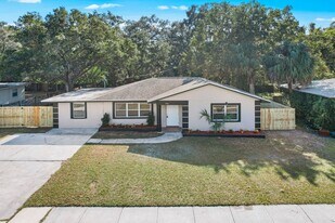 1357 Overlea St in Clearwater, FL - Building Photo