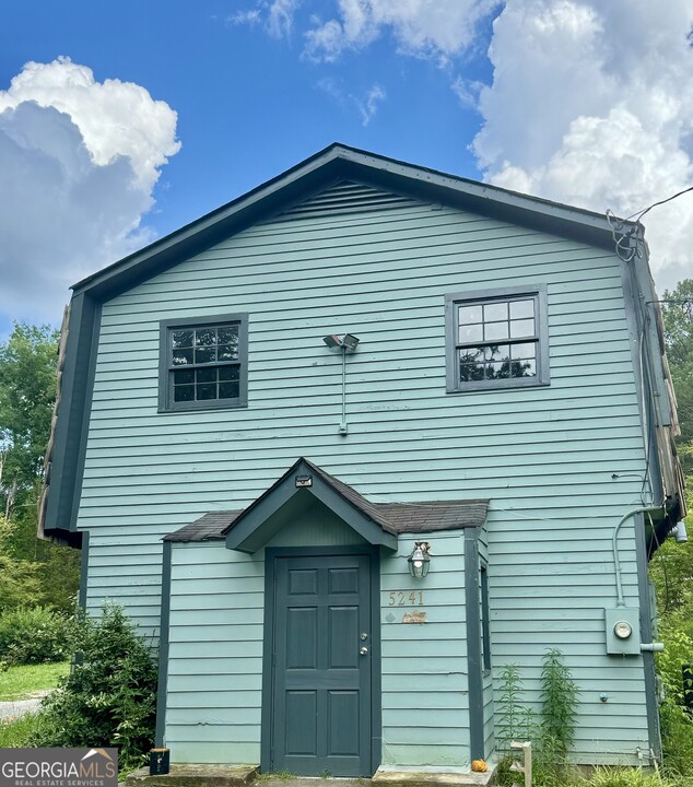 5241 Rock Springs Rd in Stonecrest, GA - Building Photo