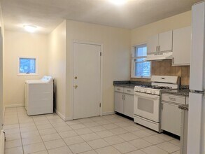 83 Yorktown St, Unit 1 in Somerville, MA - Building Photo - Building Photo