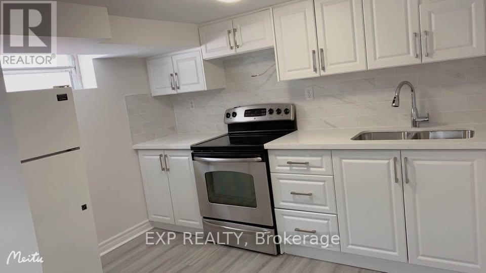 292 Poyntz Ave in Toronto, ON - Building Photo