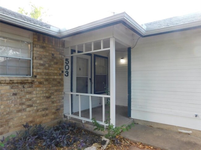 501-503 Willowbend Cove in Round Rock, TX - Foto de edificio - Building Photo