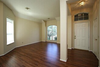 9815 N Villa Dr in Houston, TX - Building Photo - Building Photo