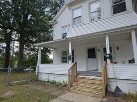 131 College St, Unit 1st Floor in Chicopee, MA - Building Photo