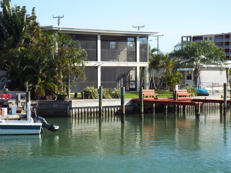 Waterfront Quadruplex in Treasure Island, FL - Building Photo