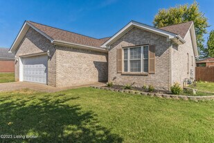 674 Helm Ln in Mount Washington, KY - Building Photo