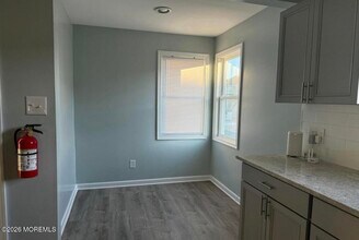 40 Bay Shore Dr in Toms River, NJ - Building Photo - Building Photo