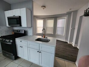 35 Orient Ave in Jersey City, NJ - Building Photo - Building Photo