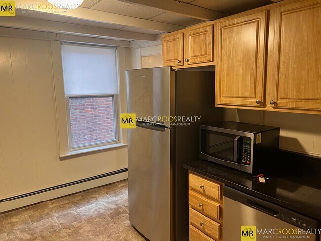 238 Cambridge St, Unit 8 in Boston, MA - Foto de edificio - Building Photo