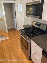 402 N Valley Ave in Olyphant, PA - Building Photo - Building Photo