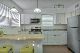 1101 SW 30th St in Fort Lauderdale, FL - Building Photo - Building Photo
