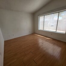 7813 Seychelles Ct in Las Vegas, NV - Foto de edificio - Building Photo