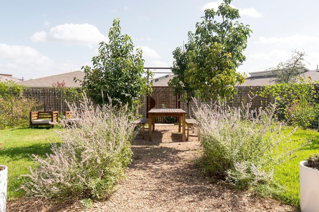 7716 Jacobean WY in Austin, TX - Building Photo