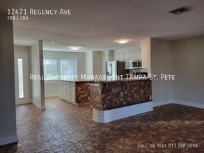 12471 Regency Ave in Seminole, FL - Building Photo - Building Photo