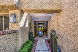 7277 Mission Hills Dr in Las Vegas, NV - Building Photo - Building Photo