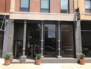 683-685 N Milwaukee Ave in Chicago, IL - Building Photo - Building Photo