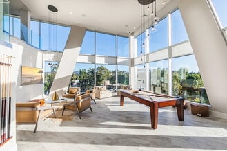 Vela on Ox in Woodland Hills, CA - Foto de edificio - Building Photo