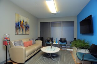 Elevate Student Living - Deep Elm in Springfield, MO - Building Photo - Interior Photo