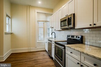 144 Gay St in Phoenixville, PA - Foto de edificio - Building Photo