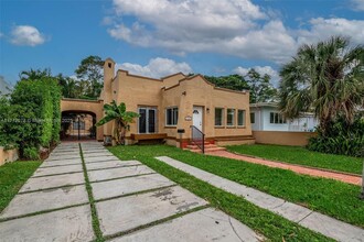 1769 SW 24th Ter in Miami, FL - Building Photo - Building Photo