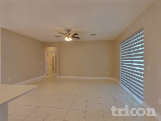 2990 Galaxy St in Deltona, FL - Foto de edificio - Building Photo