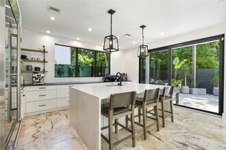 3782 El Prado Blvd in Miami, FL - Foto de edificio - Building Photo