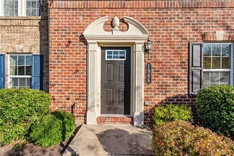 1966 Georgetown Dr in Sewickley, PA - Building Photo - Building Photo