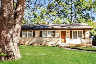 1142 Eastview Dr in Charlotte, NC - Building Photo