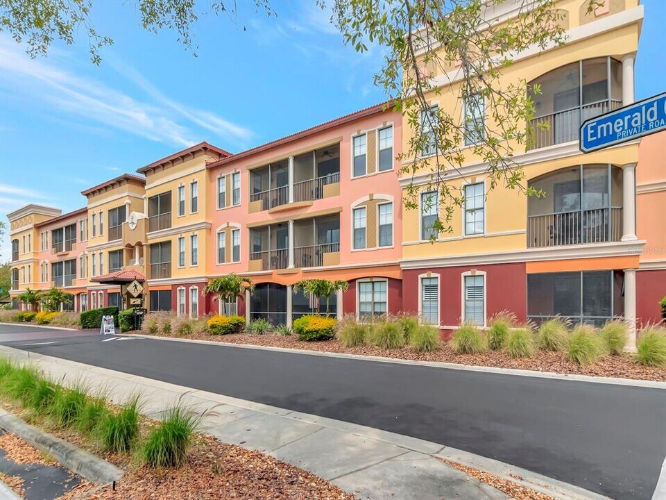 13941 Clubhouse Dr in Tampa, FL - Building Photo