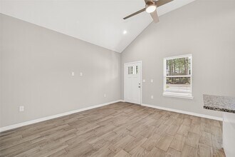 352 Westchase St in Montgomery, TX - Building Photo - Building Photo