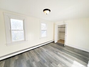 91 Willow St in Milford, CT - Building Photo - Building Photo