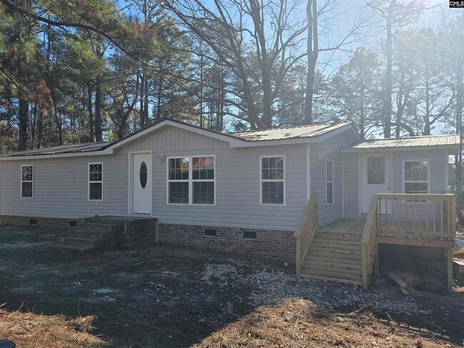 105 Woodland Dr in Swansea, SC - Foto de edificio - Building Photo