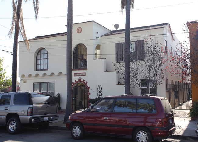 830 E 5th St in Long Beach, CA - Foto de edificio - Building Photo