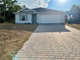 5029 S Rosebud Cir in La Belle, FL - Building Photo