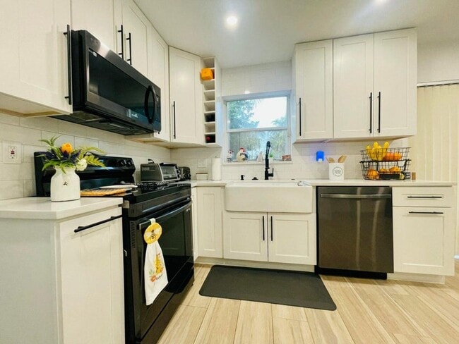 4231 NW 1st Dr in Deerfield Beach, FL - Building Photo - Building Photo