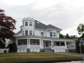 195 Pequot Ave in New London, CT - Building Photo