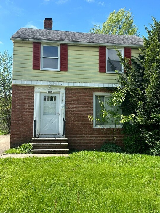 21504 Gardenview Dr in Maple Heights, OH - Building Photo