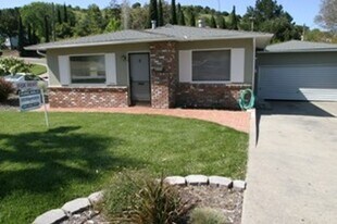 2049 Sierra Way in San Luis Obispo, CA - Building Photo