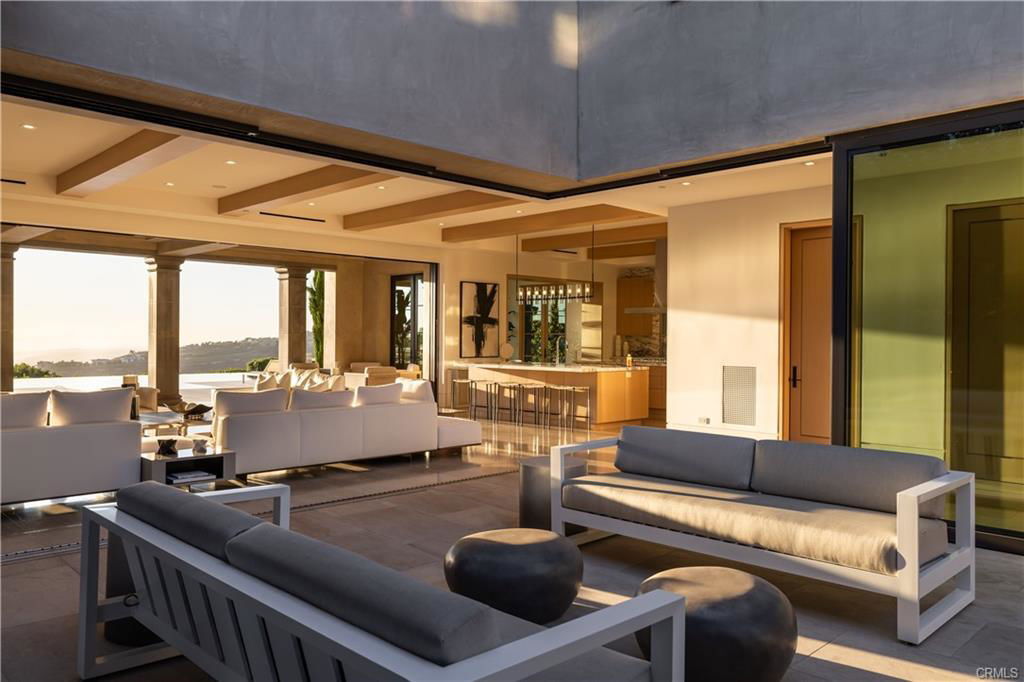 39 Tide Watch in Newport Beach, CA - Building Photo