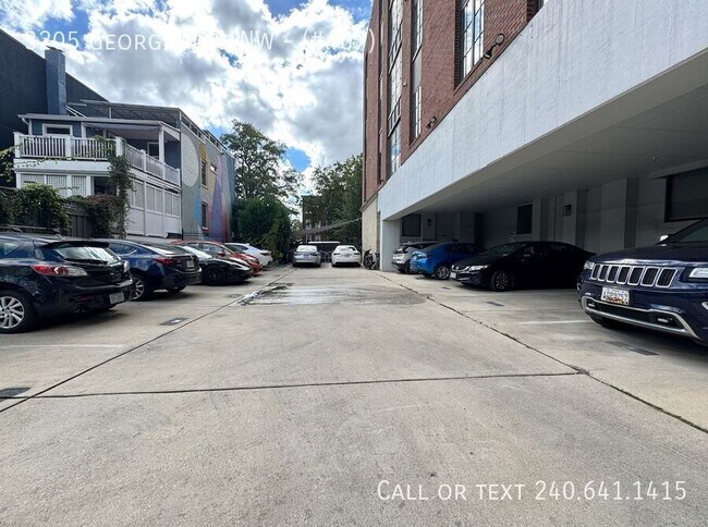 3205 Georgia Ave NW in Washington, DC - Building Photo - Building Photo
