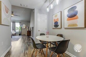 2738 W Tharpe St in Tallahassee, FL - Foto de edificio - Building Photo