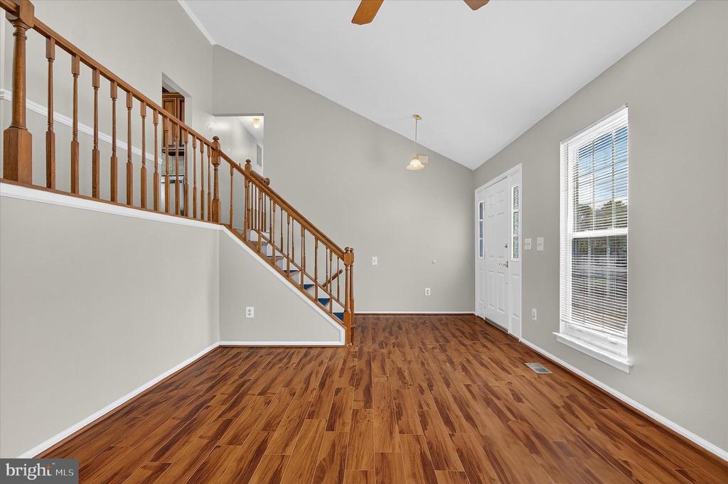 18 Dudley Ct in Sterling, VA - Building Photo