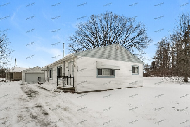 property at 1992 Oxford St