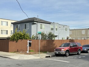 47 Hemlock Ave in Redwood City, CA - Building Photo - Building Photo