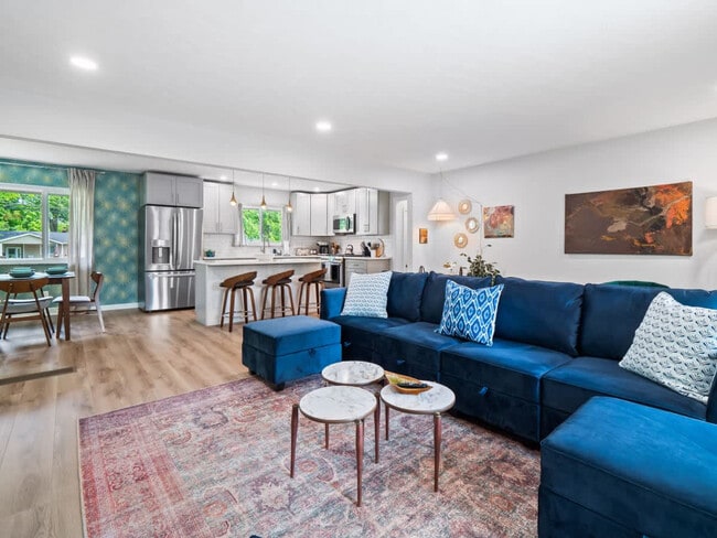 8040 Strongsville Blvd in Strongsville, OH - Building Photo - Building Photo