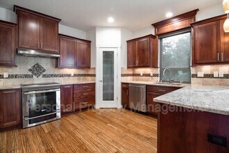 517 N Helens Vw Dr in Ridgefield, WA - Foto de edificio - Building Photo