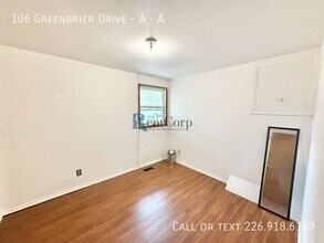 106 Greenbrier Dr in Waterloo, ON - Building Photo - Building Photo